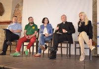 Я, ти і Facebook: відомі люди Львова про користь та загрози соцмереж