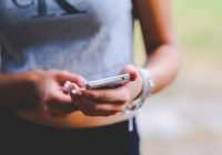 Більшість молодих українців не можуть уявити життя без смартфону