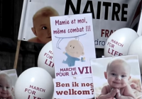 Молодь  pro-life пройшла Брюсселем із білими трояндами в руках