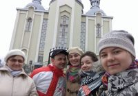 Зроби селфі біля церкви!