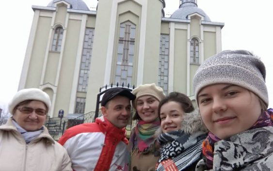 Зроби селфі біля церкви!