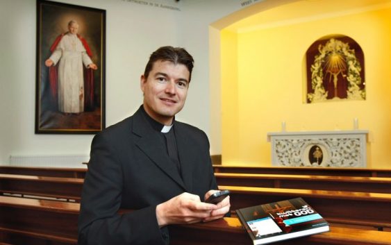 „Твіти з Богом“. Львівські запитання до о. Мішеля Ремері