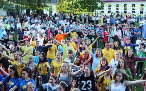 Щирецький деканальний з’їзд молоді “Великого бажайте”: свято власноруч