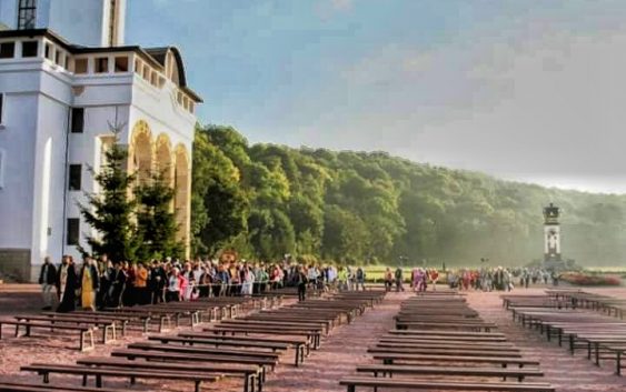 Моє літо пахне прощею…