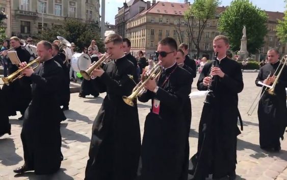 Колядка у стилі “We will rock you”!