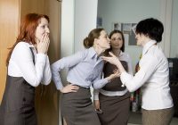 Ось, що в Біблії сказано про плітки. 12 віршів, які змінять вас
