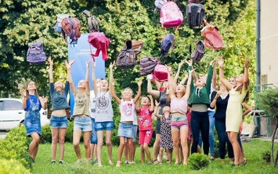 «Карітас-Київ» запрошує допомогти родинам діти яких потребують шкільного приладдя