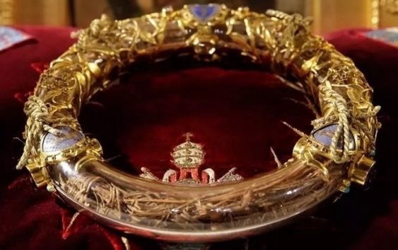 В Україну привезуть частину тернового вінка Ісуса Христа. Коли і де можна побачити