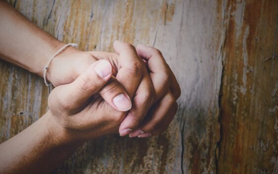 4 хибні переконання, які віддаляють нас від молитви
