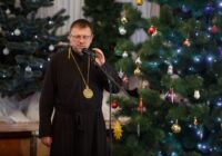“Зробіть символічні ясла і, чинячи добре діло, покладіть туди соломинку, – радить владика Володимир Груца