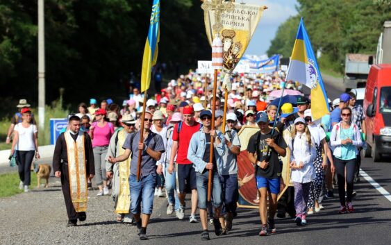 Проща до Зарваниці: що цікавого планують для молоді?