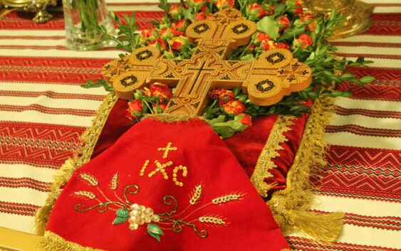 Поклоняємося хресному дереву, через яке Господь переміг диявола
