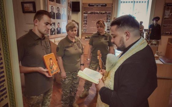 Отець Олег Кришталь: «Військовий капелан має бути  простим, відвертим і завжди залишатися собою – цього насамперед я вчуся  у наших захисників»