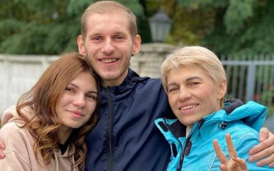 “Я тихенько читав “Отче наш”, молився та розмовляв з Богом”,- звільнений з полону захисник України
