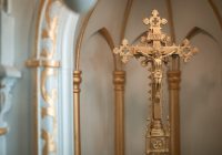 Тим, хто перестав ходити до храму через священника чи інших християн