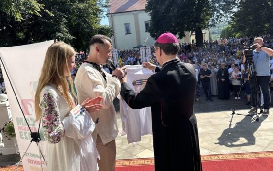 «Прощення є даром… Ми потребуємо внутрішнього примирення аби простити тих, хто прийшов нас вбивати» – звернулася молодь у Зарваниці до голови оргкомітету Світового Дня Молоді