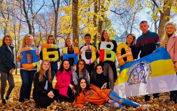 Започаткували Обнова-фест, поєднали 15 пар та гартують українців: історія товариства у Чернівцях, яке відзначило 25-річчя