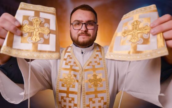 ОДЯГ СВЯЩЕННИКА: Що означає? Яке значення кольорів? Чому він такий дивний?