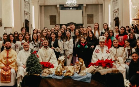 «Хочете йти швидко — біжіть самі, хочете дійти далеко — йдіть разом», — владика Діонісій Ляхович звернувся до української молоді